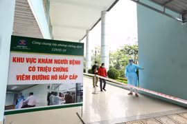 Bệnh viện K phân luồng, chuyển sang khu vực khám sàng lọc riêng. (Ảnh: Minh Quyết/TTXVN)