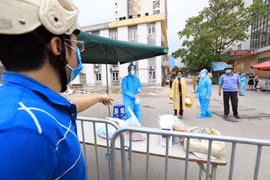 Bệnh viện E tiếp tục hoạt động trở lại từ 18 giờ ngày 20/8. (Ảnh: Thành Đạt/TTXVN)