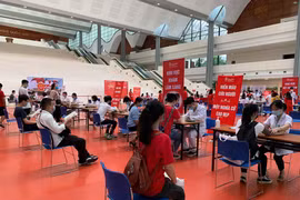 Hàng ngàn người tham gia chương trình hiến máu Giọt hồng tri ân