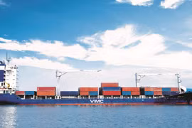 VIMC sẽ tiếp tục thanh lý và “trẻ hóa” đội tàu, phát triển đội tàu container và tuyến vận tải dưới thương hiệu chung. (Ảnh: VIMC cung cấp)