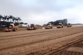 Bộ Giao thông Vận tải sẽ tập trung quyết liệt để đẩy nhanh tiến độ các dự án giao thông, chú trọng chất lượng công trình. (Ảnh: Việt Hùng/Vietnam+)