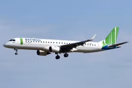 Đường bay của Bamboo Airways nối Hà Nội với Rạch Giá có thời gian bay 2 giờ 20 phút, tần suất 7 chuyến/tuần, được khai thác trên dòng máy bay phản lực Embraer 190. (Ảnh: CTV/Vietnam+)