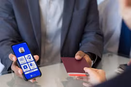 Hộ chiếu sức khỏe điện tử IATA Travel Pass có thể coi là chìa khóa mở cửa biên giới, tạo điều kiện cho hành khách đi lại thuận lợi giữa các quốc gia. (Ảnh: Vietnam Airlines cung cấp)