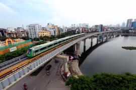 Dự án đường sắt Cát Linh-Hà Đông chính thức được bàn giao, đưa vào vận hành khai thác thương mại. (Ảnh: Huy Hùng/TTXVN) 