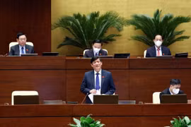 Bộ trưởng Bộ Y tế Nguyễn Thanh Long trả lời các câu hỏi chất vấn của đại biểu Quốc hội. (Ảnh: Phạm Kiên/TTXVN)