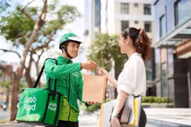 Grab mở lại dịch vụ giao đồ ăn (GrabFood) tại Hà Nội. (Ảnh: Grab)