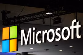 Microsoft đã công bố khoản đầu tư trị giá 1,7 tỷ USD giúp phát triển hạ tầng AI tại Indonesia. (Ảnh: AFP/TTXVN)