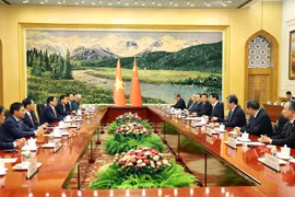 Thủ tướng Phạm Minh Chính hội kiến Chủ tịch Chính hiệp toàn quốc Trung Quốc Vương Hộ Ninh. (Ảnh: Dương Giang/TTXVN)