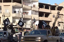 Các tay súng IS tại thành phố Raqa (Syria) hồi năm 2014. (Ảnh: AFP/TTXVN)