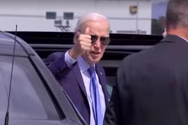 Cận cảnh Tổng thống Biden "về nhà sớm" sau thông báo dương tính với COVID-19