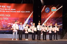 Các chủ thể nhận chứng nhận OCOP Thành phố Hồ Chí Minh năm 2023. (Ảnh: Xuân Anh/TTXVN)