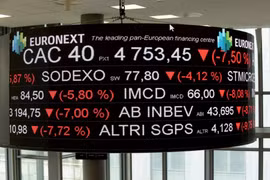 Bảng điện tử hiện thị chỉ số CAC 40 tại La Defense (Pháp). (Ảnh: AFP/TTXVN)
