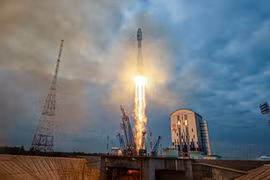 Tên lửa Soyuz 2.1b mang theo tàu thăm dò Mặt Trăng Luna-25 được phóng từ sân bay vũ trụ Vostochny ở vùng Viễn Đông (Nga), ngày 11/8/2023. (Ảnh: AFP/TTXVN)