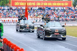 Khối Xe Chỉ huy, Xe Tổ Quân kỳ Toàn quân diễu binh tại Lễ kỷ niệm 70 năm Chiến thắng Điện Biên Phủ. (Ảnh: Dương Giang/TTXVN)