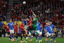 Nhà đương kim vô địch Italy đã vất vả lội ngược dòng để thắng tuyển Albania được đánh giá yếu nhất bảng B với tỷ số 2-1, trong trận ra quân Vòng Chung kết EURO 2024 ở Dortmund (Đức) ngày 15/6/2024. (Ảnh: TTXVN phát)