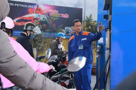 Quỹ bình ổn xăng dầu tại Petrolimex liên tục tăng trong vòng 2 tháng gần đây. (Ảnh: Đức Duy/Vietnam+)