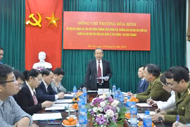 Phó Thủ tướng Trương Hòa Bình làm việc với Tổng cục Quản lý thị trường. (Ảnh: PV/Vietnam+)