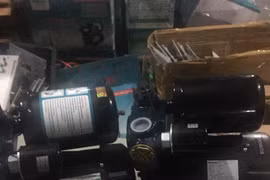 Lực lượng Quản lý thị trường phối hợp với công an huyện Hoài Đức phát hiện một cơ sở có dấu hiệu sản xuất hàng giả Made in Vietnam. (Ảnh: dms.gov.vn)