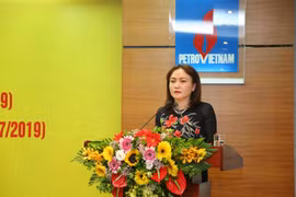 Bà Nghiêm Thúy Lan, Chủ tịch Công đoàn dầu khí Việt Nam phát biểu tại Lễ kỷ niệm. (Ảnh: pvn.vn)