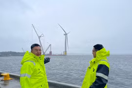 Lãnh đạo Petrovietnam khảo sát dự án điện gió ngoài khơi tại Na Uy. (Ảnh: PV/Vietnam+)