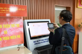 Hà Nội đẩy mạnh Chuyển đổi Số trong việc giải quyết thủ tục hành chính. (Ảnh: PV/Vietnam+)