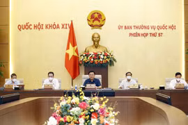 Chủ tịch Quốc hội Vương Đình Huệ tiếp tục chủ trì Phiên họp thứ 57 của Ủy ban Thường vụ Quốc hội để cho ý kiến về việc chuẩn bị Kỳ họp thứ nhất, Quốc hội khóa XV và dự kiến Chương trình giám sát của Quốc hội, Ủy ban Thường vụ Quốc hội năm 2022. (Ảnh: Doãn