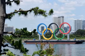 Vòng tròn Olympic tại Tokyo, Nhật Bản, ngày 22/7/2021. Ảnh: THX/TTXVN