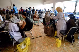 Người dân tiêm chủng vaccine ngừa COVID-19 tại Tangerang, Indonesia, ngày 29/6/2021. (Ảnh: THX/TTXVN)