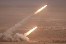 Hệ thống rocket pháo binh cơ động cao (HIMARS) của Mỹ. (Ảnh: AFP/TTXVN)