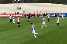 Đoàn Văn Hậu đá chính trong trận đấu của đội trẻ SC Heerenveen. (Nguồn: FB Nguyễn Đắc Văn)