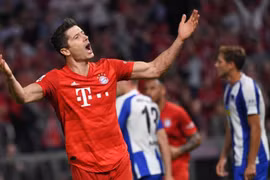 Robert Lewandowski lập cú đúp vào lưới Hertha Berlin. (Nguồn: Getty Images)