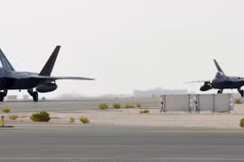 Máy bay F-22 của Mỹ tới Qatar. (Nguồn: businessinsider)