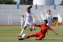 Tuyển nữ Việt Nam (áo trắng) giành ngôi nhất bảng tại AFF Cup 2019. (Nguồn: VFF)