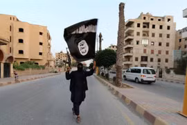 Một phiến quân IS ở Iraq. (Nguồn: Reuters)