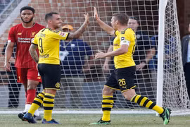 Paco Alcacer (số 9) mở đầu chiến thắng cho Dortmund. (Nguồn: Getty Images)