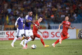 Hà Nội FC và TP.HCM quyết đấu vì ngôi đầu. (Ảnh: Trọng Đạt/TTXVN)