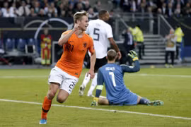 Frenkie de Jong mở đầu cho màn ngược dòng của Hà Lan trên đất Đức. (Nguồn: Getty Images)