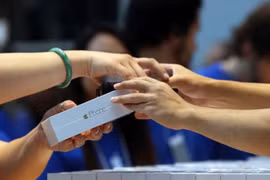 Apple dùng chiêu đổi hàng để chèo kéo khách hàng của đối thủ