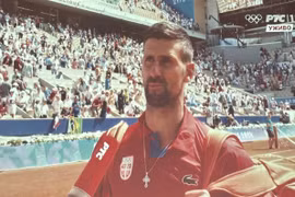 Djokovic làm dấu thánh ngầm phản ứng với BTC Olympic Paris 2024