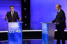 Cựu Thủ tướng François Fillon (trái) và ông Alain Juppé. (Nguồn: AP/TTXVN) 