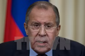 Ngoại trưởng Nga Sergei Lavrov trong cuộc họp báo ở thủ đô Moskva ngày 28/10 vừa qua. (Ảnh: AP/TTXVN)