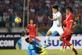 Công Vinh tỏa sáng với bàn thắng ấn định chiến thắng 2-1 trước đội Myanmar. (Ảnh: TTXVN)