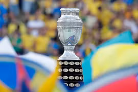 Chiếc cúp vô địch Copa America. (Nguồn: Reuters)