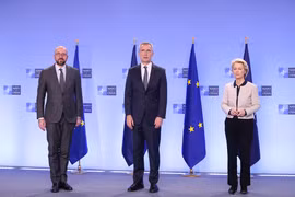 (Từ trái qua phải) Chủ tịch Hội đồng châu Âu Charles Michel, Tổng Thư ký NATO Jens Stoltenberg và Chủ tịch Ủy ban châu Âu Ursula von der Leyen. (Nguồn: europa.eu)