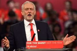 Ông Jeremy Corbyn phát biểu trong cuộc vận động tranh cử ở Birmingham. (Nguồn: AFP/TTXVN)