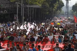 Mexico: Đụng độ ở biểu tình liên quan vụ 43 giáo sinh mất tích