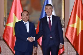 Thủ tướng Nguyễn Xuân Phúc và Thủ tướng Cộng hoà Séc Andrej Babis. (Ảnh: Thống Nhất/TTXVN)