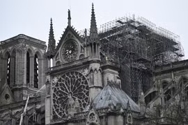 Nhà thờ Đức Bà Paris sau vụ hỏa hoạn, ngày 16/4. (Nguồn: AFP/TTXVN)