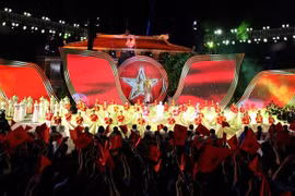 Cầu truyền hình tại đầu cầu Bảo tàng Hồ Chí Minh chi nhánh Thành phố Hồ Chí Minh. (Ảnh: Xuân Dự/TTXVN)