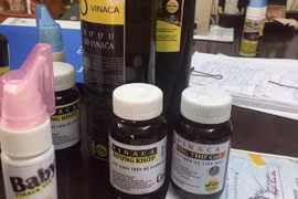 Các loại thuốc hỗ trợ điều trị ung thư làm từ than tre của Công ty TNHH Vinaca đóng tại phường Bình Đa, thành phố Biên Hòa. (Ảnh: Lê Xuâ/TTXVN)